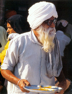 people-partake-of-the-langar-in-the-courtyard