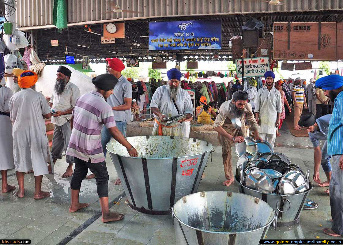 seva-at-guru-ka-langar-golden-temple